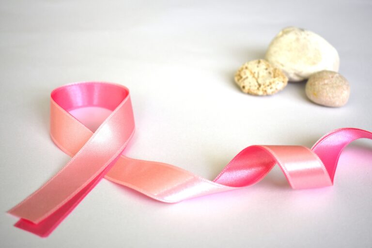 Ruban rose, symbole de la lutte contre le cancer du sein